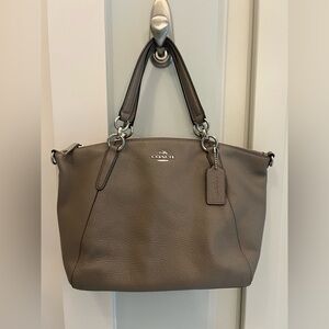 Coach Shoulder bag in gray Pebble Leather, identified by the style number F36675